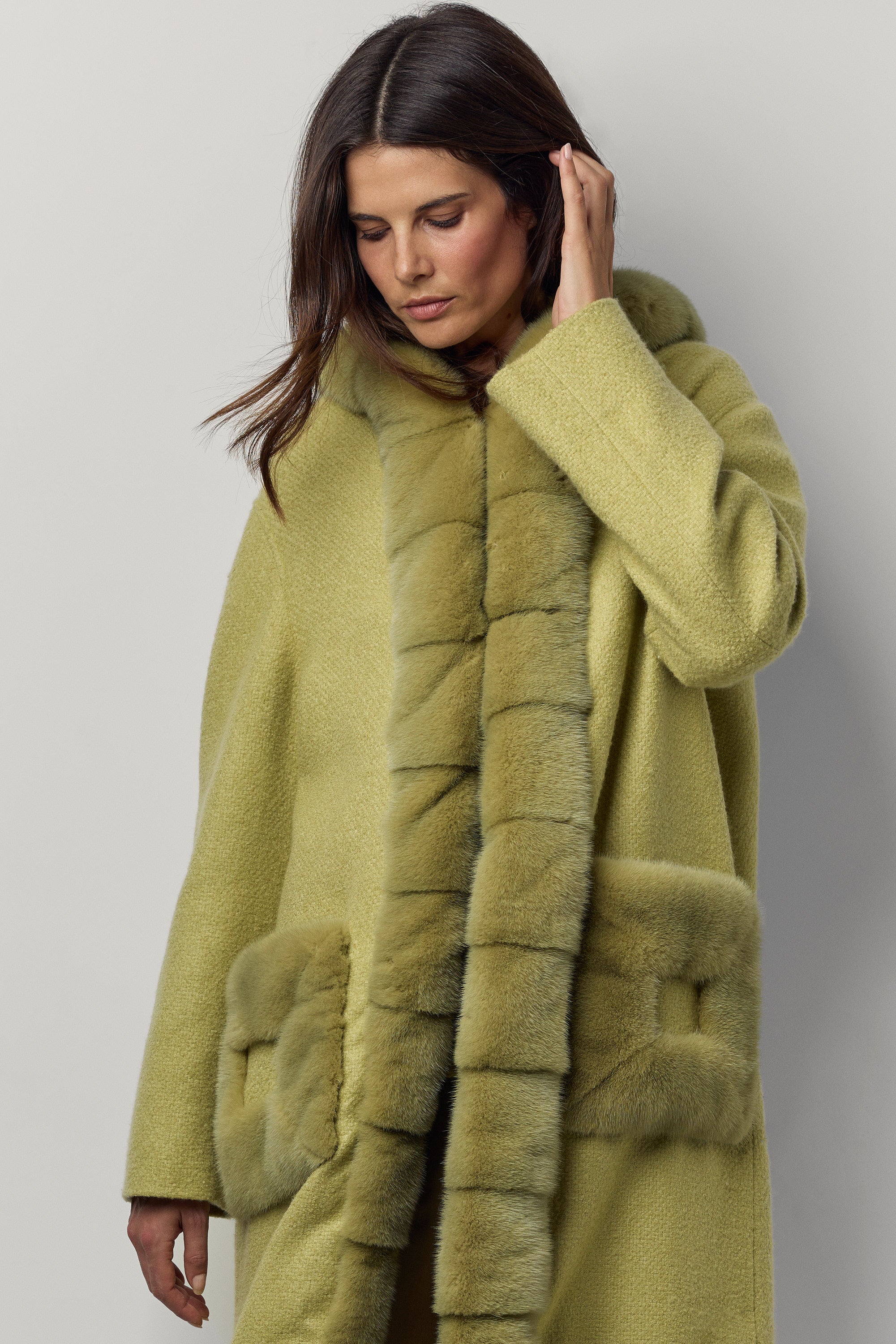 Manteau en cachemire et vison à capuche