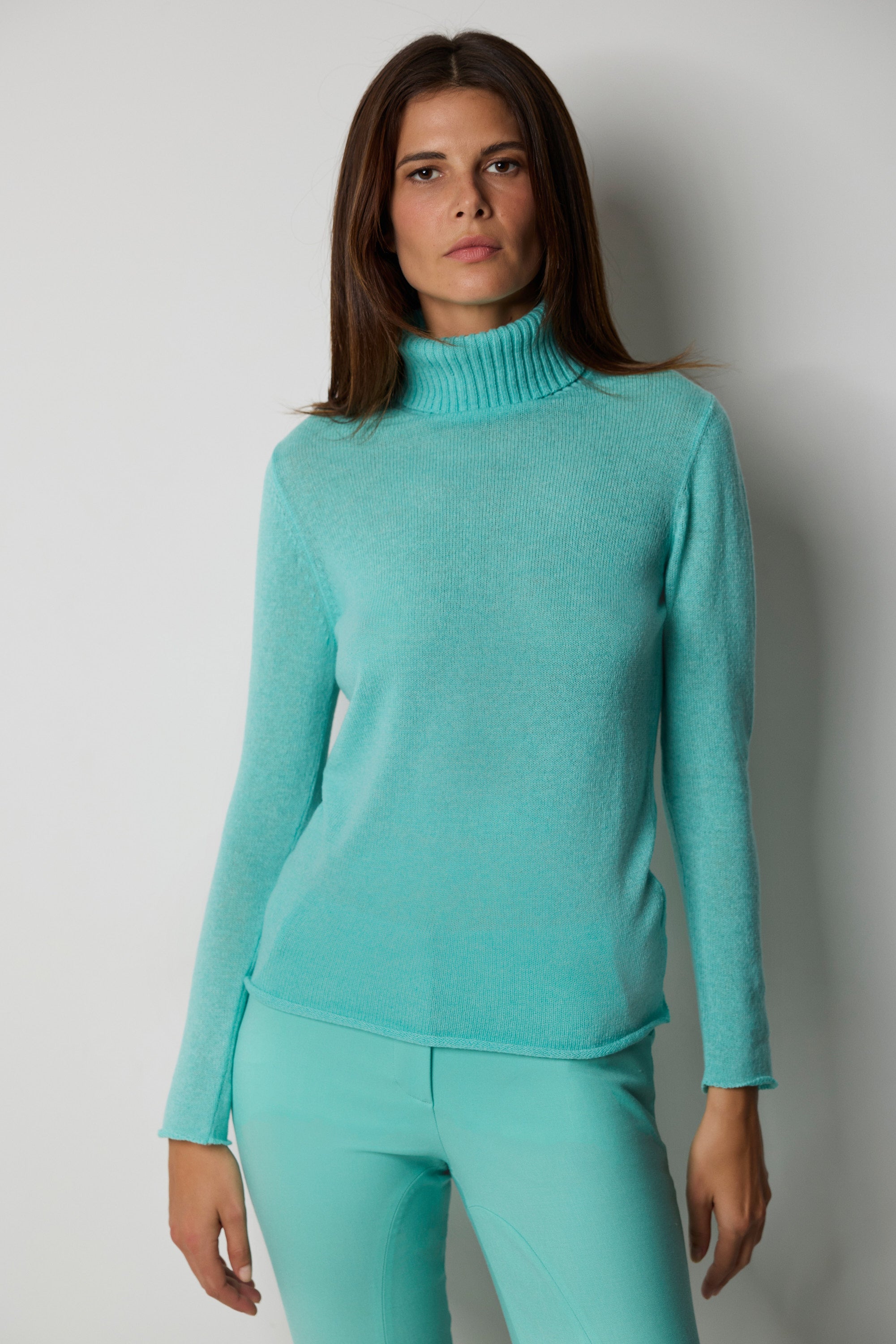 ALTO BASICO turtleneck sweater
