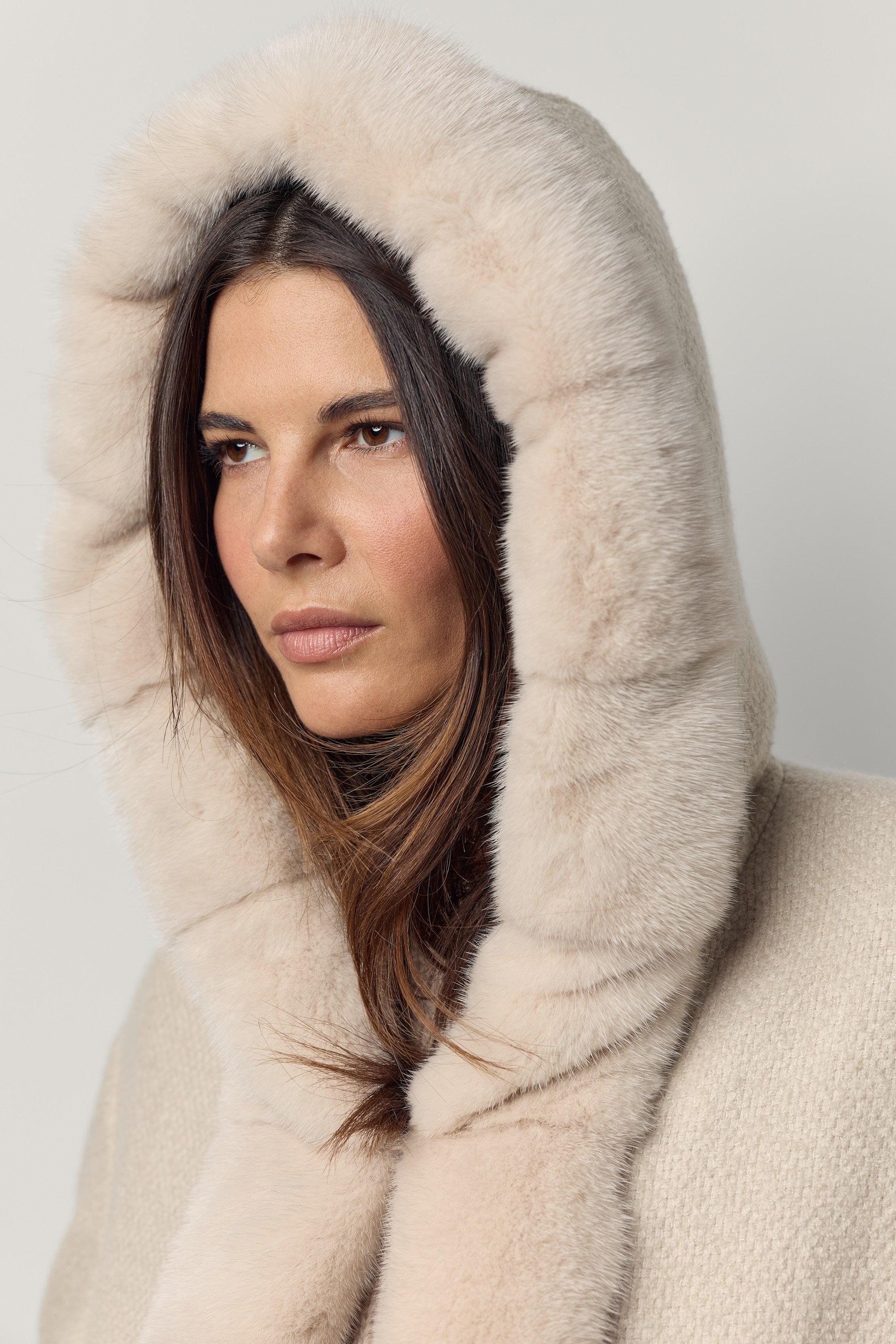 Manteau en cachemire et vison à capuche