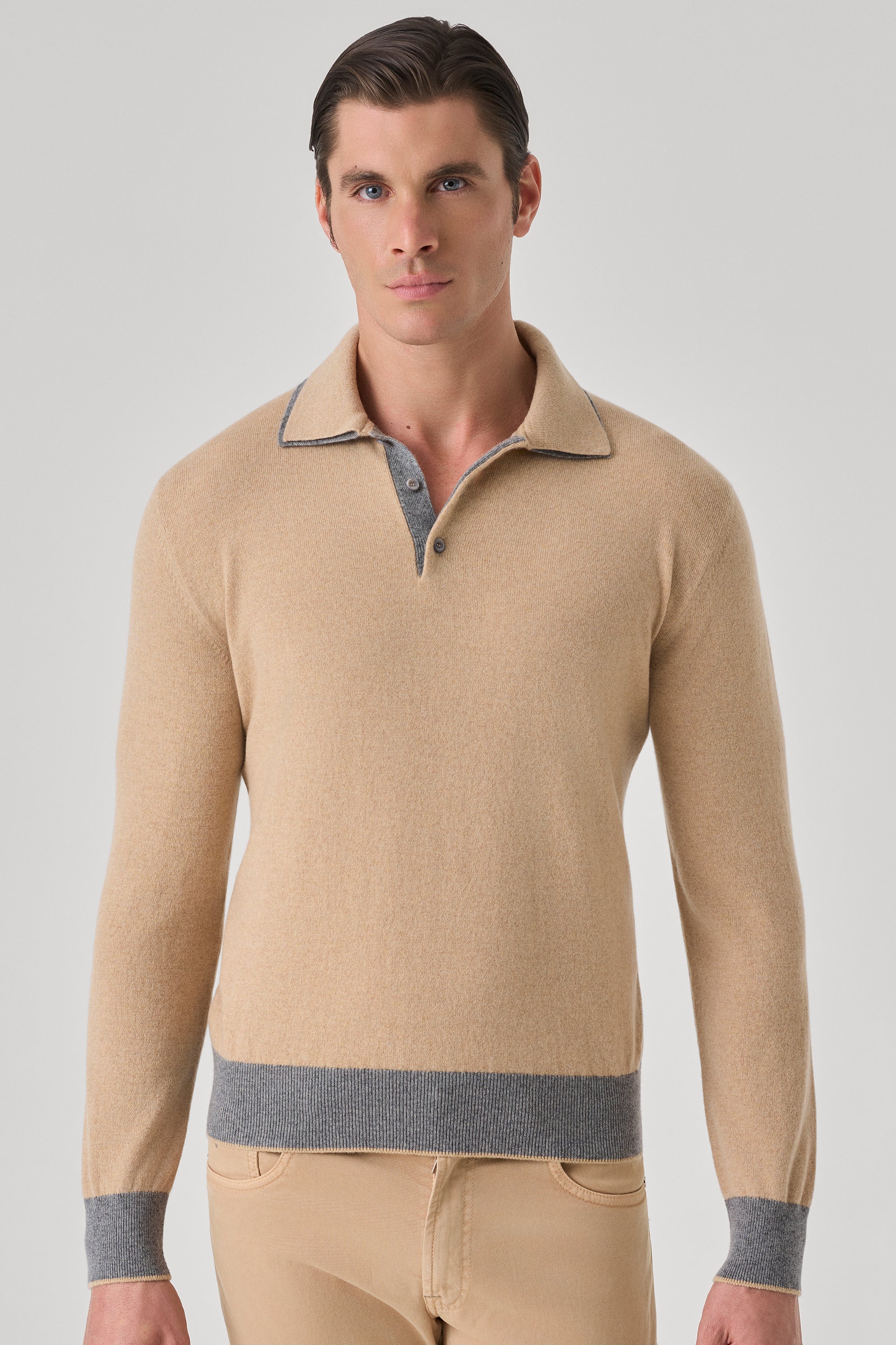 Pull en Ultimum cachemire à double col