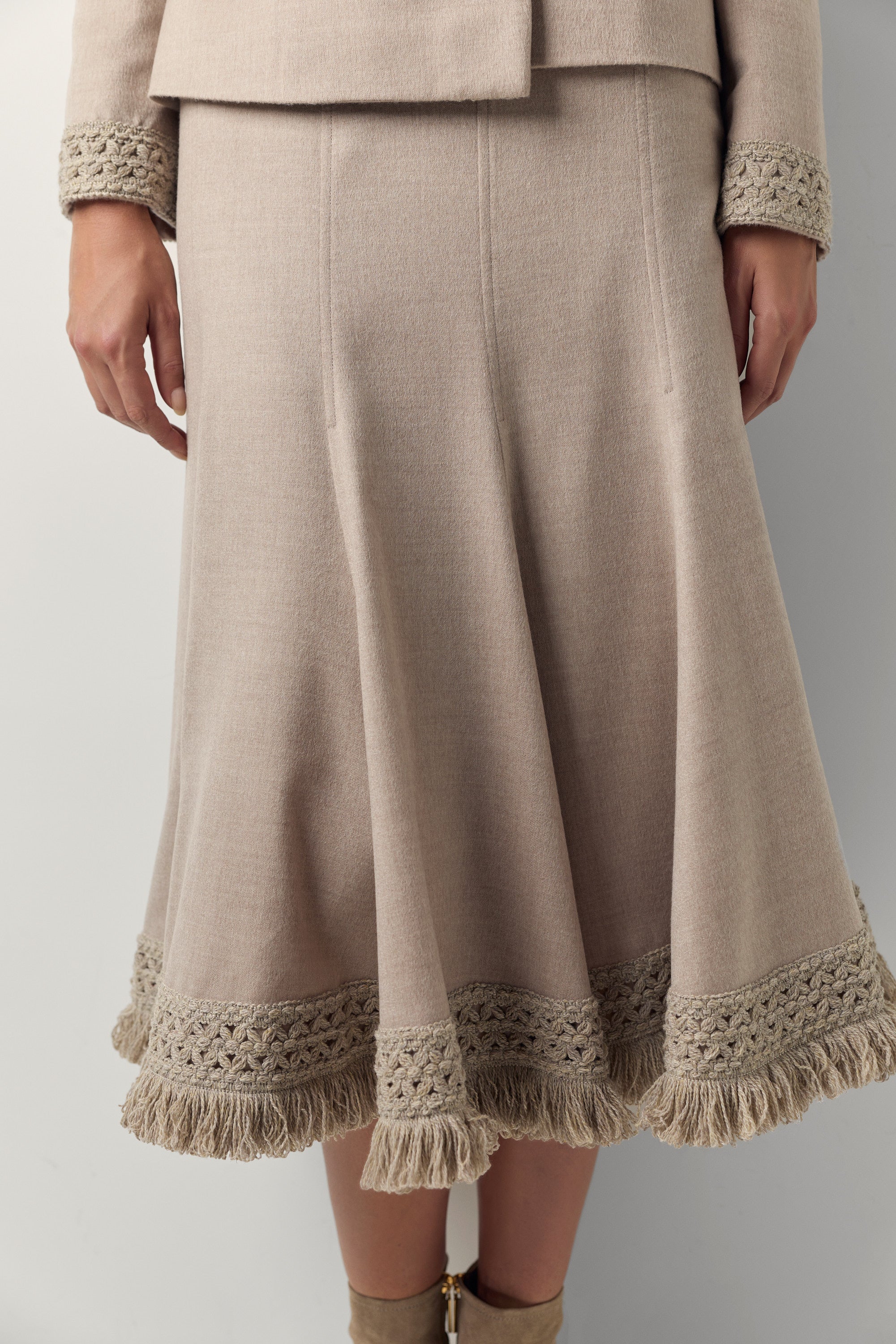 Trimmed skirt