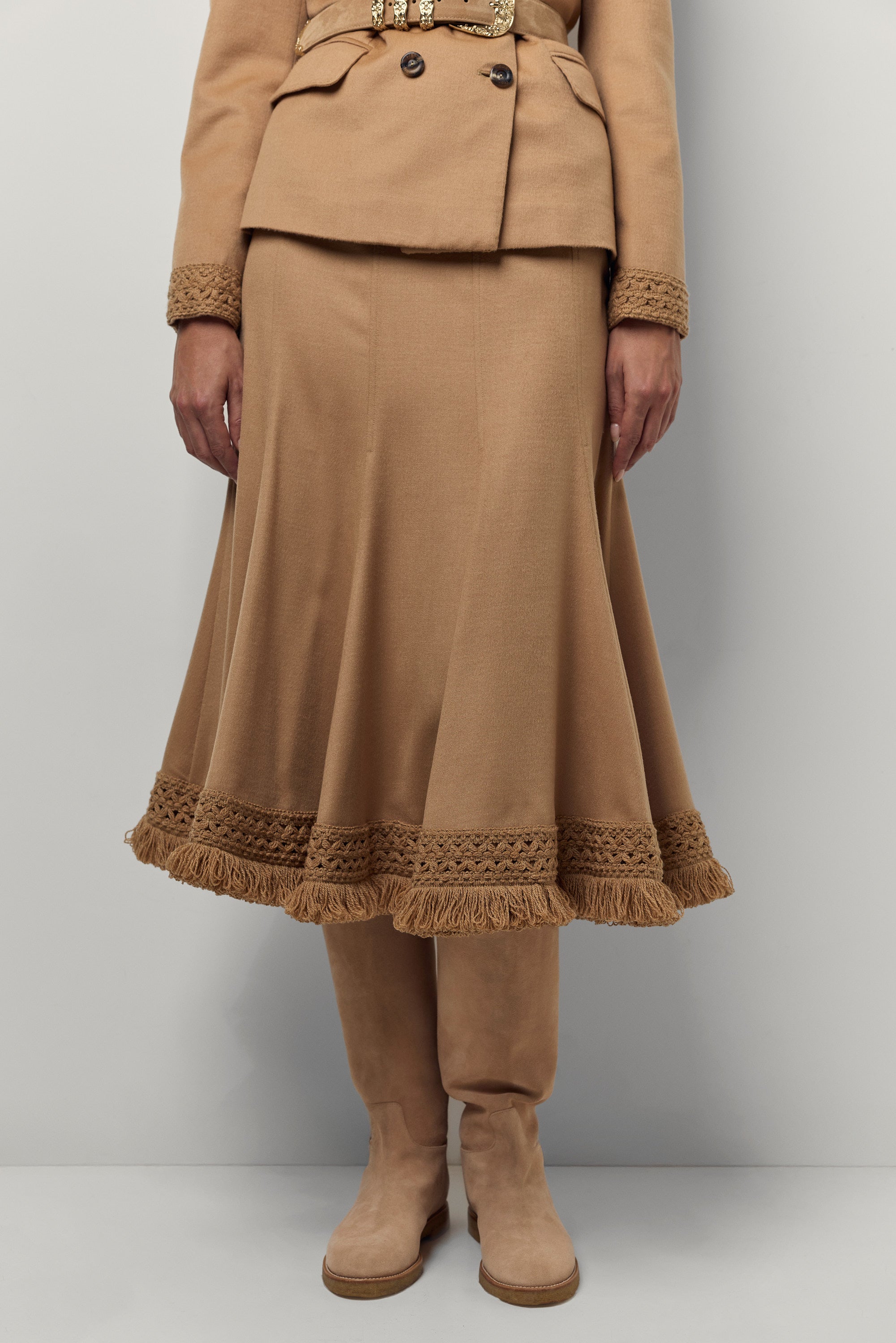 Trimmed skirt