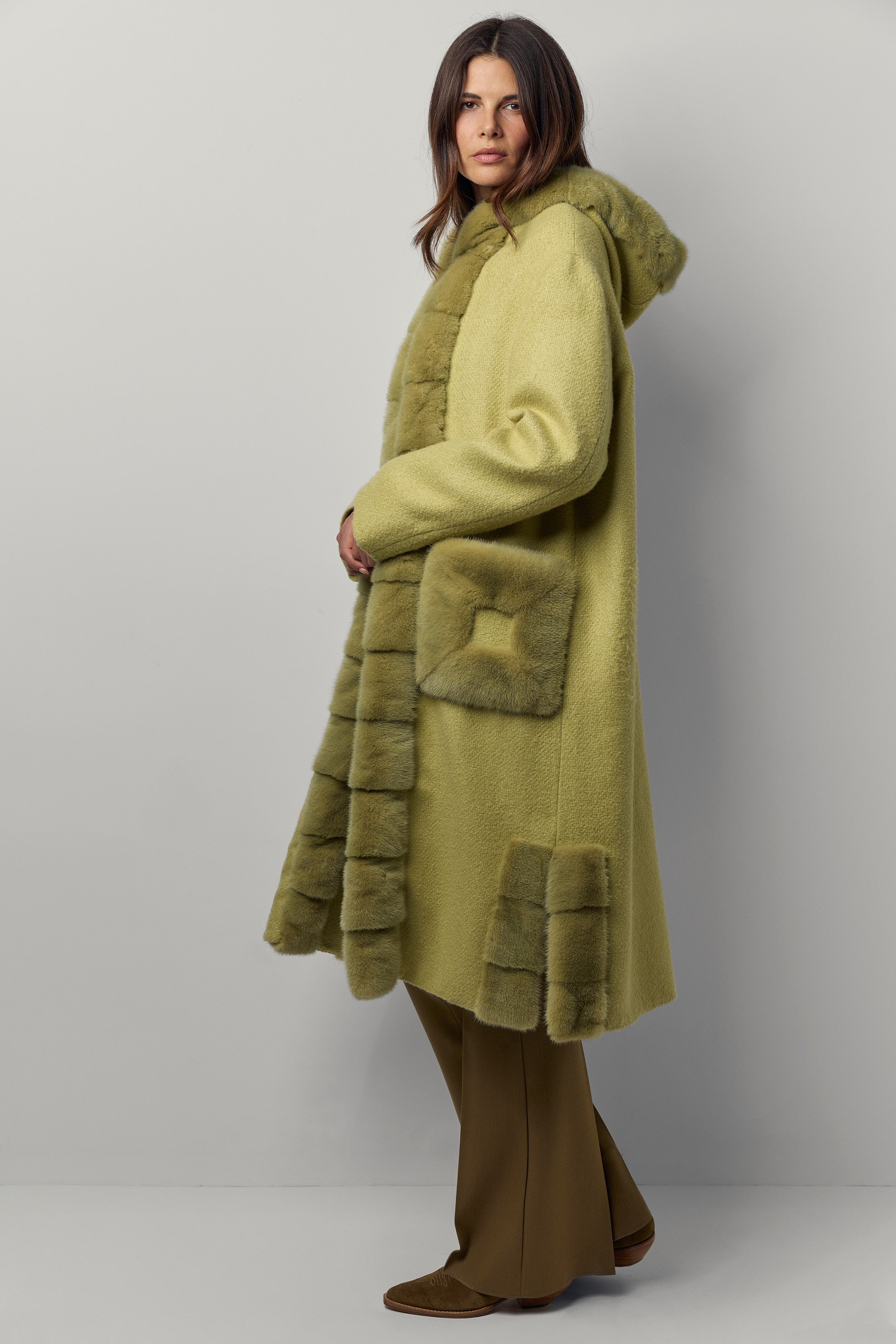 Manteau en cachemire et vison à capuche
