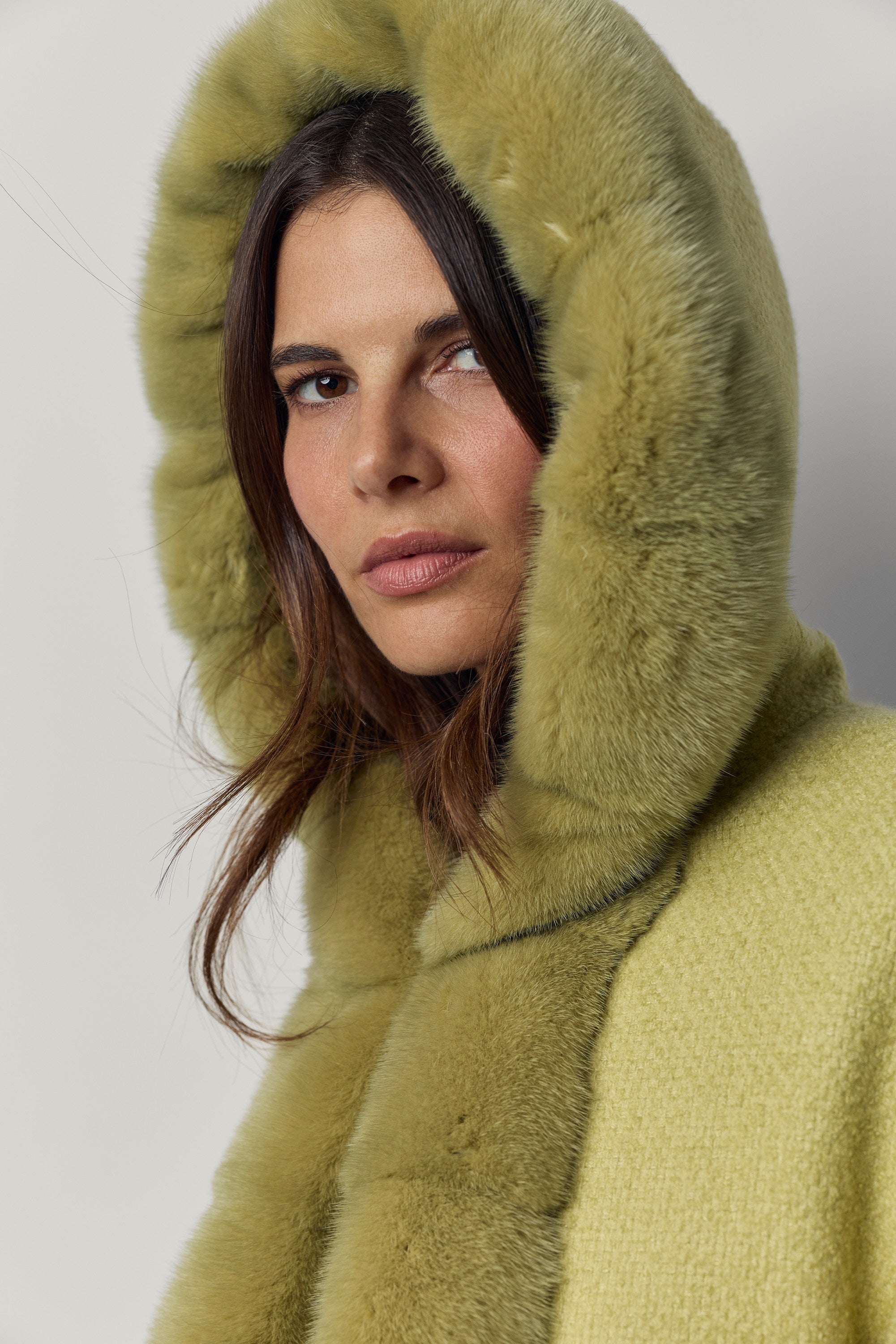 Manteau en cachemire et vison à capuche