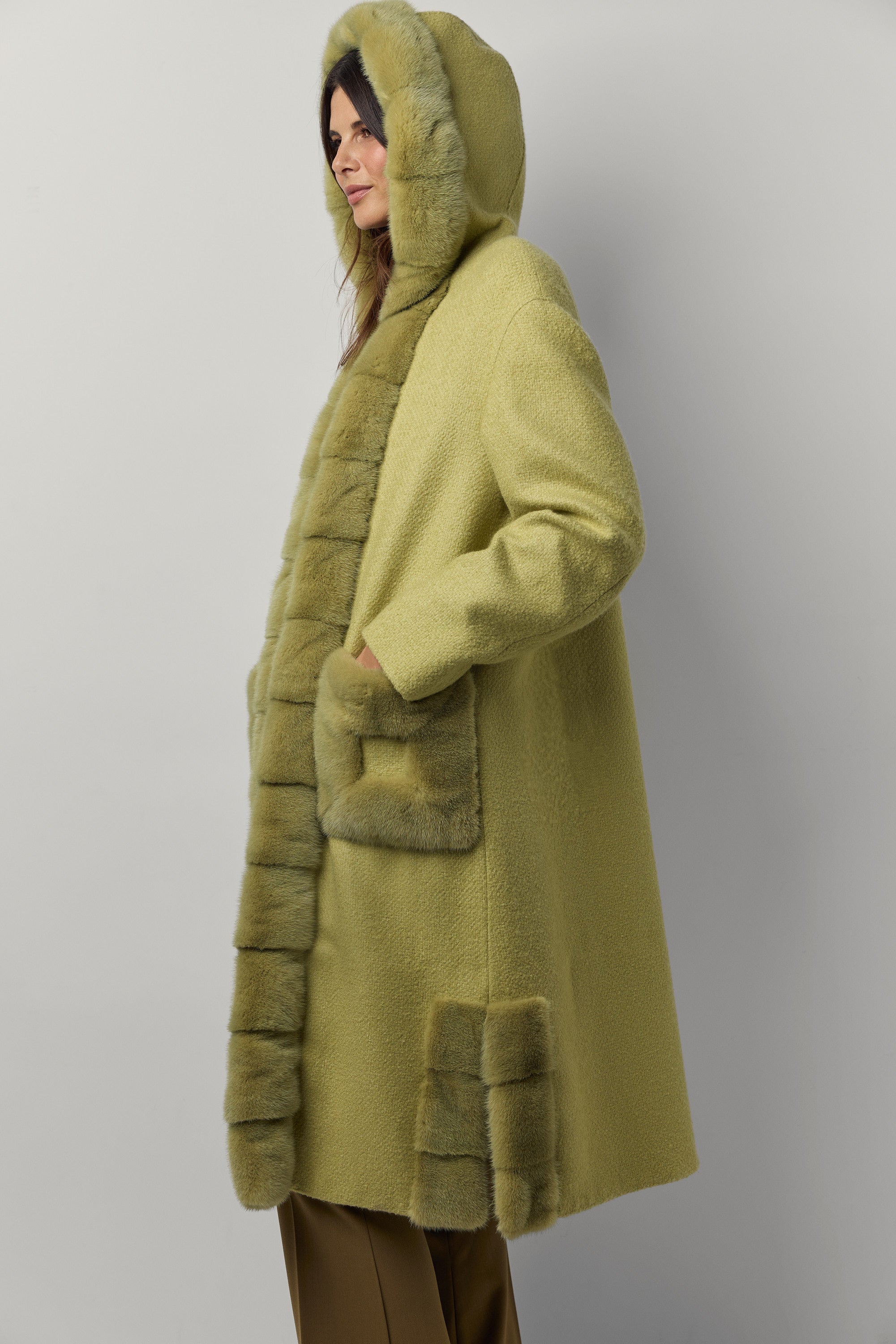 Manteau en cachemire et vison à capuche