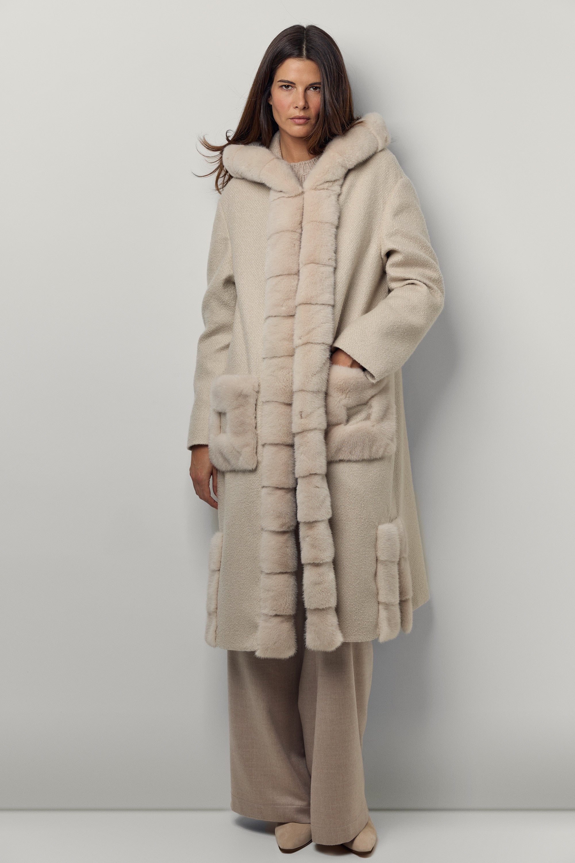 Manteau en cachemire et vison à capuche