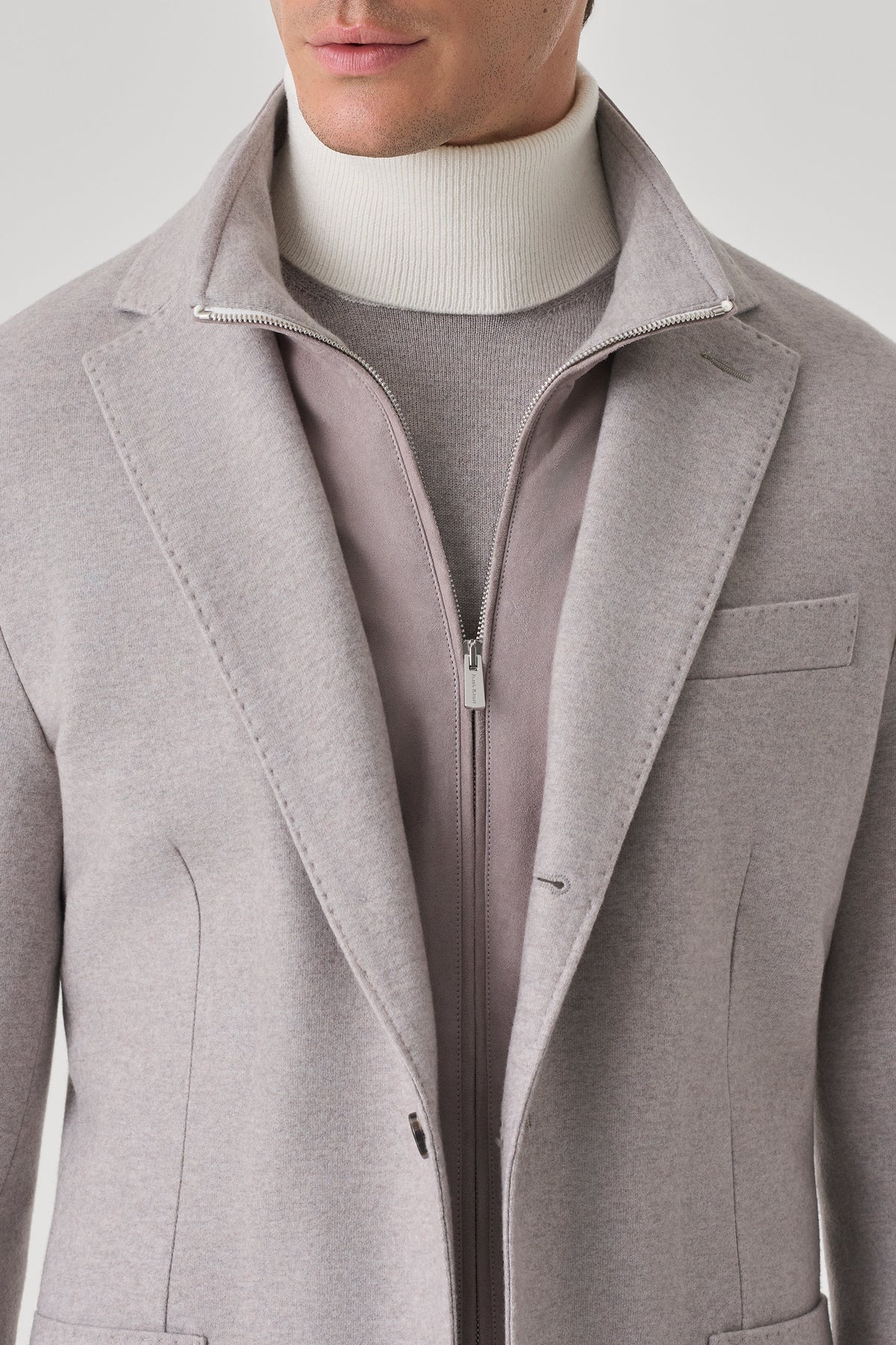 Veste en ultimum cachemire felt et plastron en suède